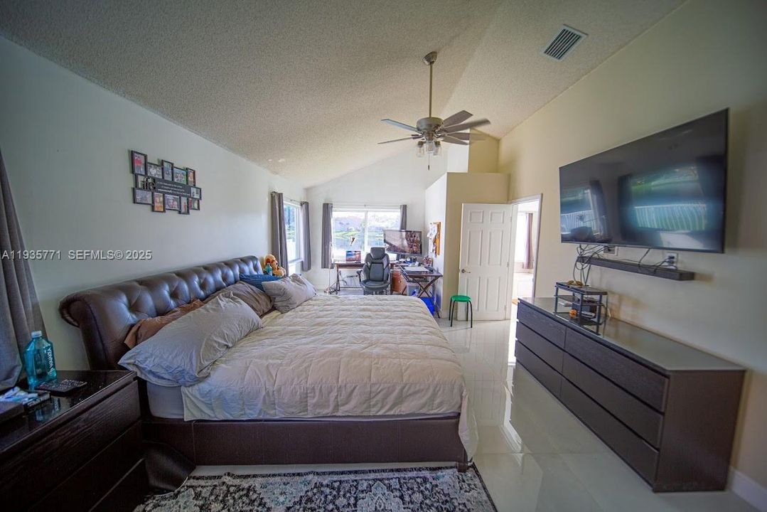 For Sale: $1,100,000 (4 beds, 2 baths, 2378 Square Feet)