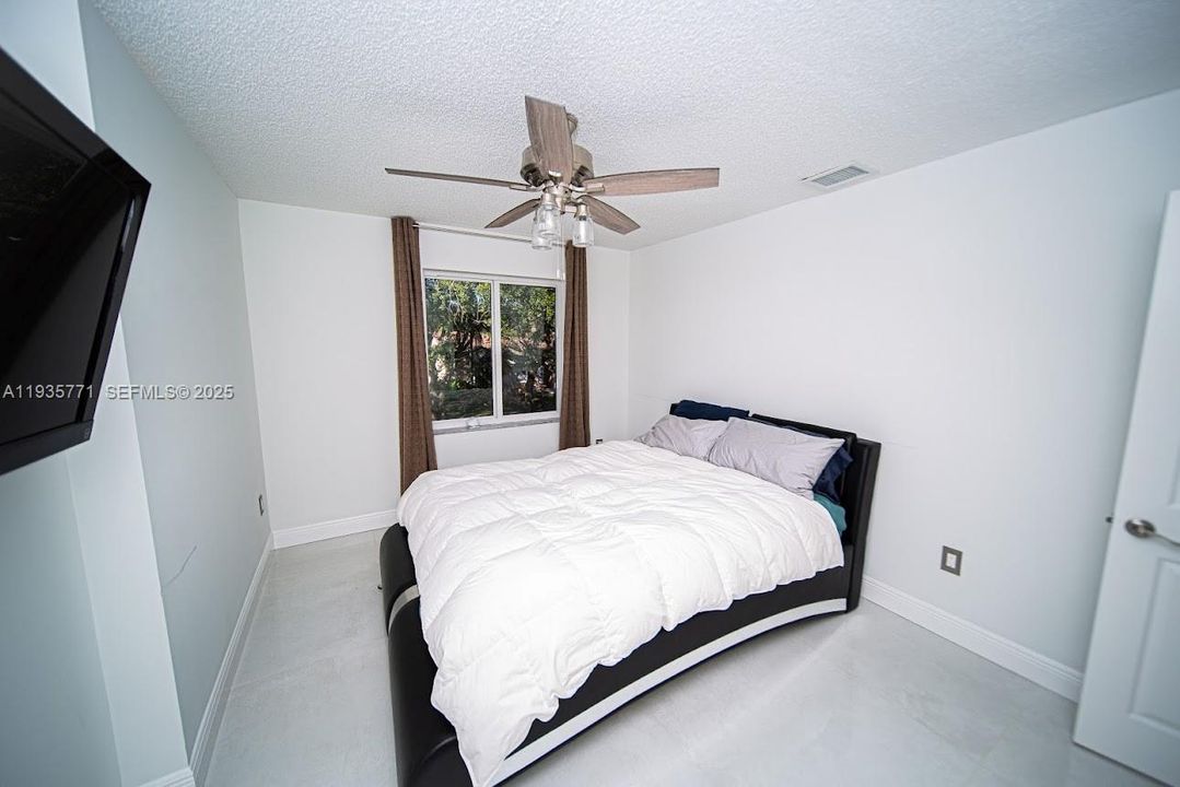 For Sale: $1,100,000 (4 beds, 2 baths, 2378 Square Feet)