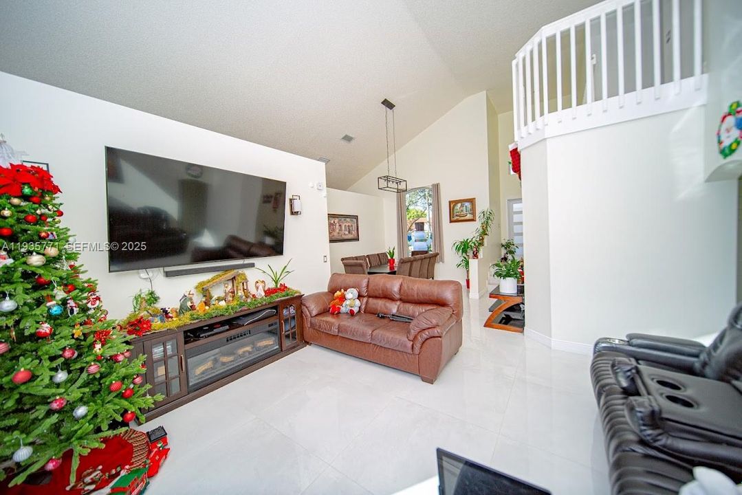 For Sale: $1,100,000 (4 beds, 2 baths, 2378 Square Feet)