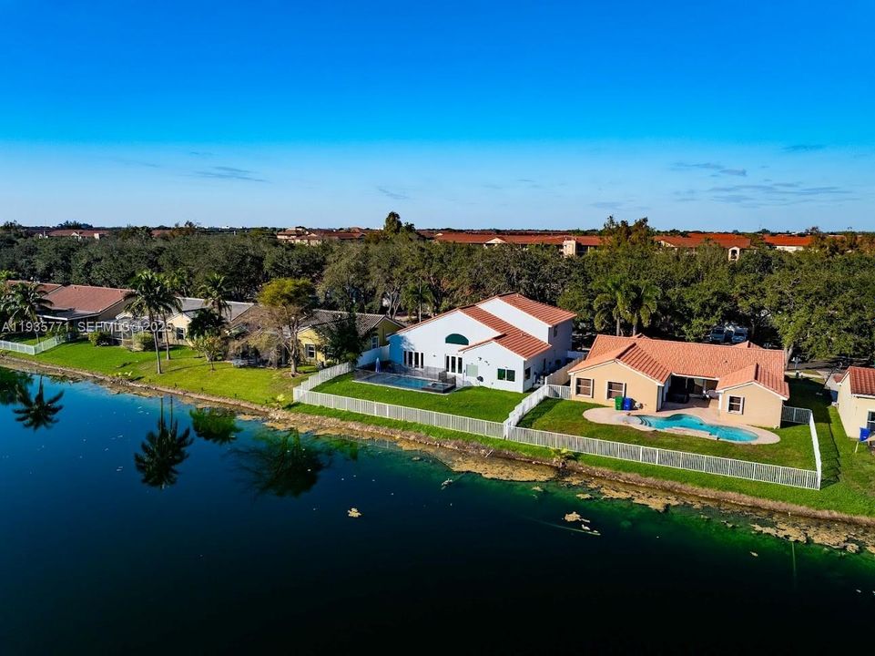 For Sale: $1,100,000 (4 beds, 2 baths, 2378 Square Feet)