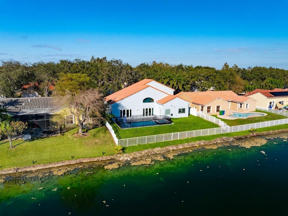 For Sale: $1,100,000 (4 beds, 2 baths, 2378 Square Feet)