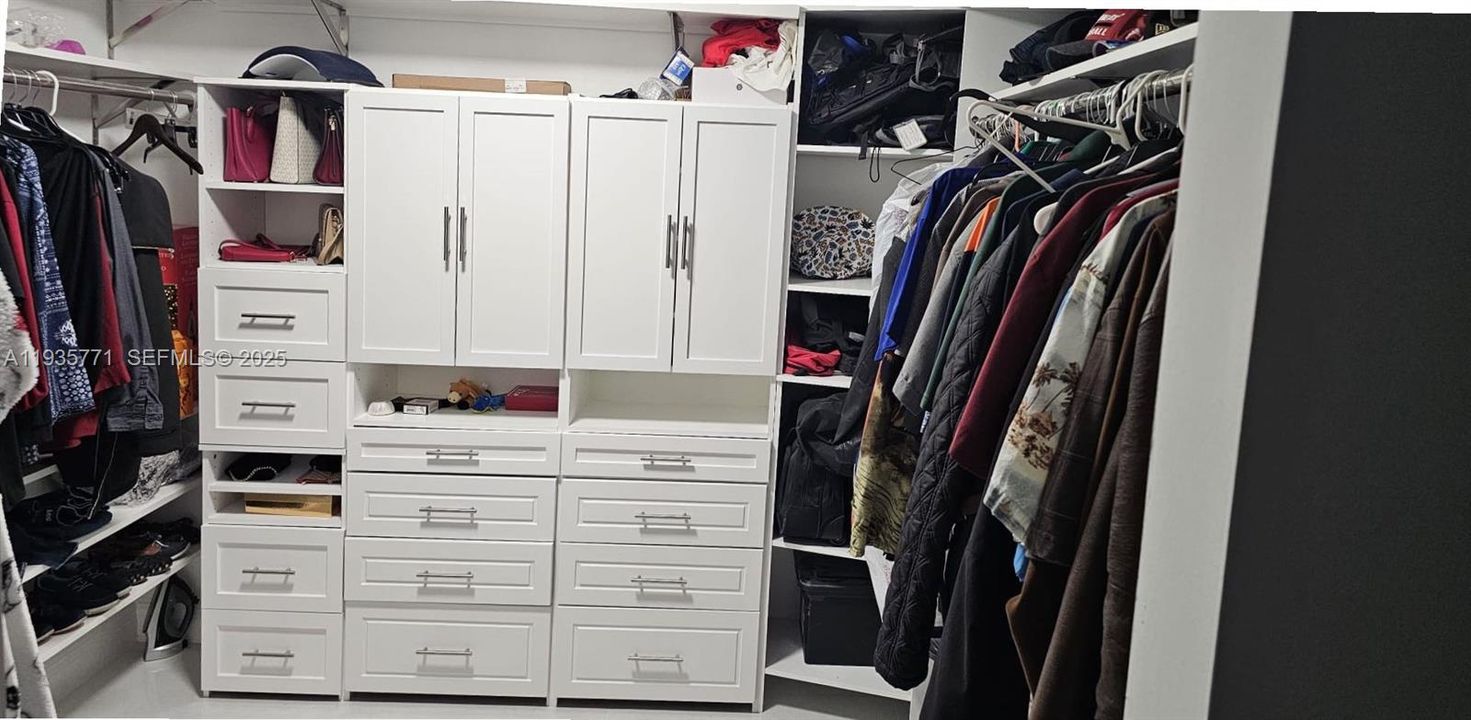 На продажу: $1,100,000 (4 спален, 2 ванн, 2378 Квадратных фут)