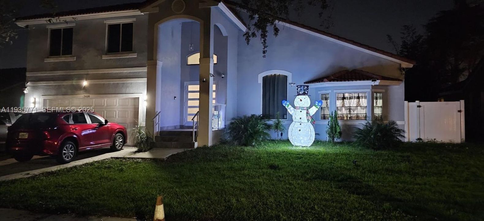 На продажу: $1,100,000 (4 спален, 2 ванн, 2378 Квадратных фут)