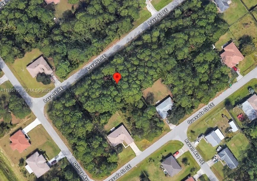 На продажу: $53,500 (0.23 acres)