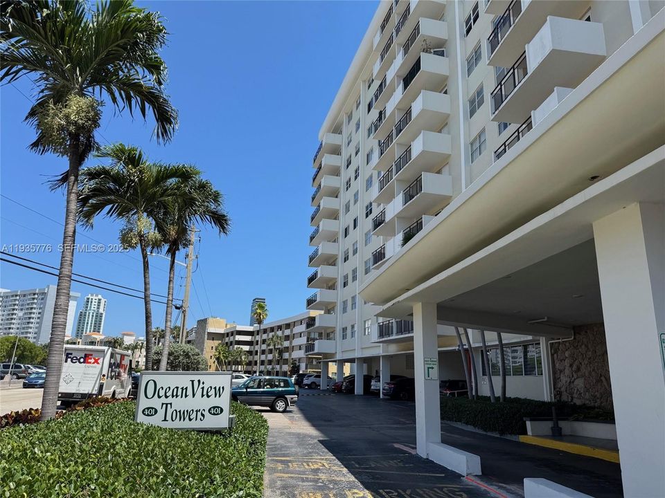 待售: $245,000 (1 贝兹, 1 浴室, 925 平方英尺)