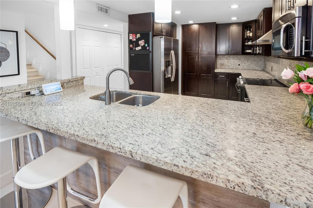 На продажу: $945,000 (3 спален, 2 ванн, 2200 Квадратных фут)