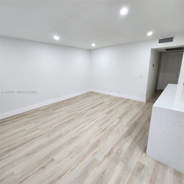 В аренду: $1,950 (2 спален, 1 ванн, 953 Квадратных фут)