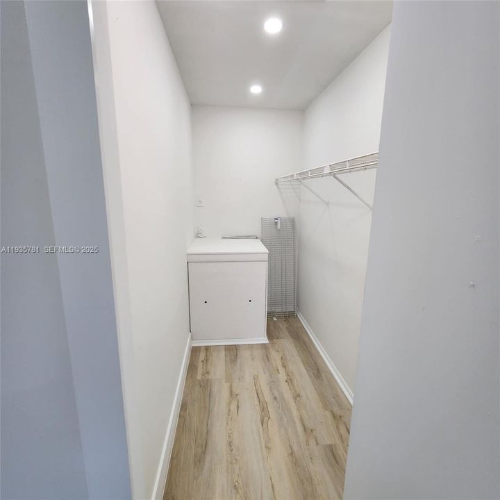 В аренду: $1,950 (2 спален, 1 ванн, 953 Квадратных фут)