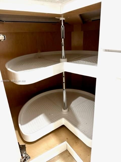 В аренду: $1,950 (2 спален, 1 ванн, 953 Квадратных фут)