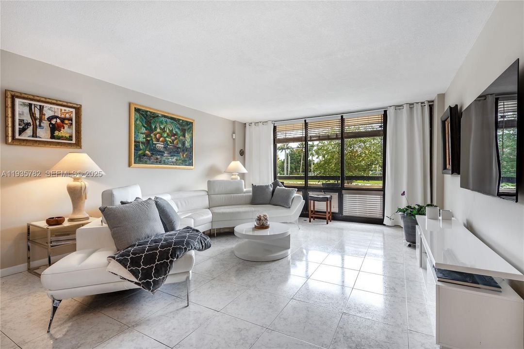 В аренду: $2,600 (2 спален, 2 ванн, 1245 Квадратных фут)