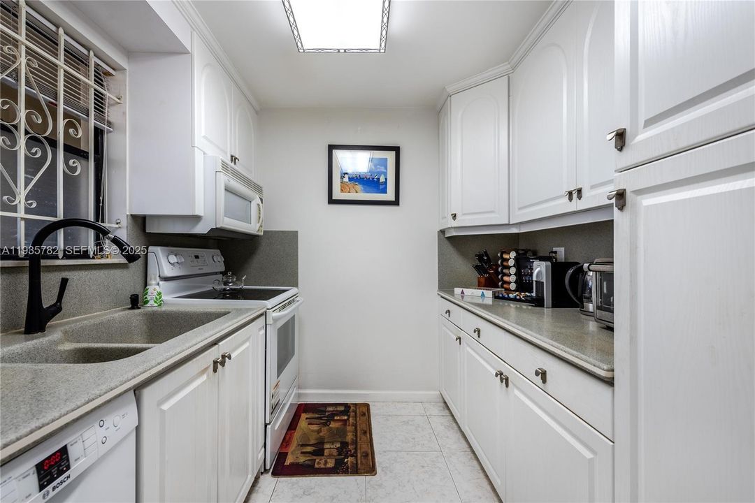 В аренду: $2,600 (2 спален, 2 ванн, 1245 Квадратных фут)