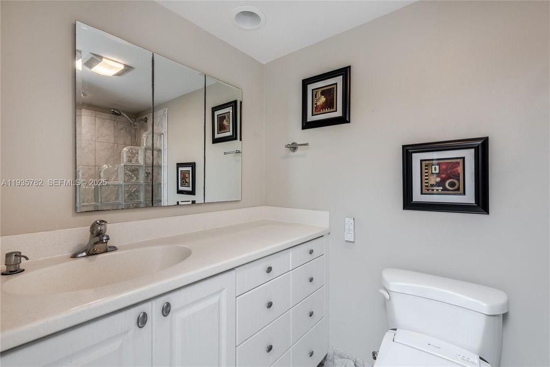 В аренду: $2,600 (2 спален, 2 ванн, 1245 Квадратных фут)