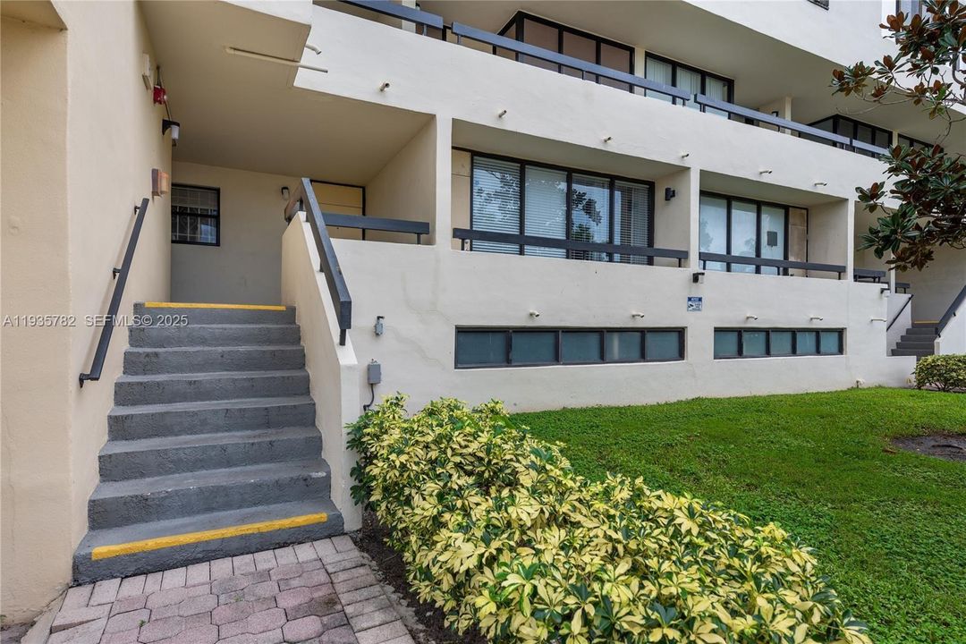 В аренду: $2,600 (2 спален, 2 ванн, 1245 Квадратных фут)