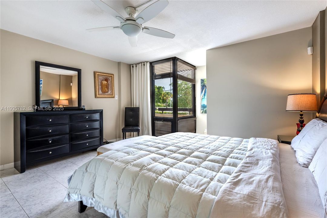 В аренду: $2,600 (2 спален, 2 ванн, 1245 Квадратных фут)