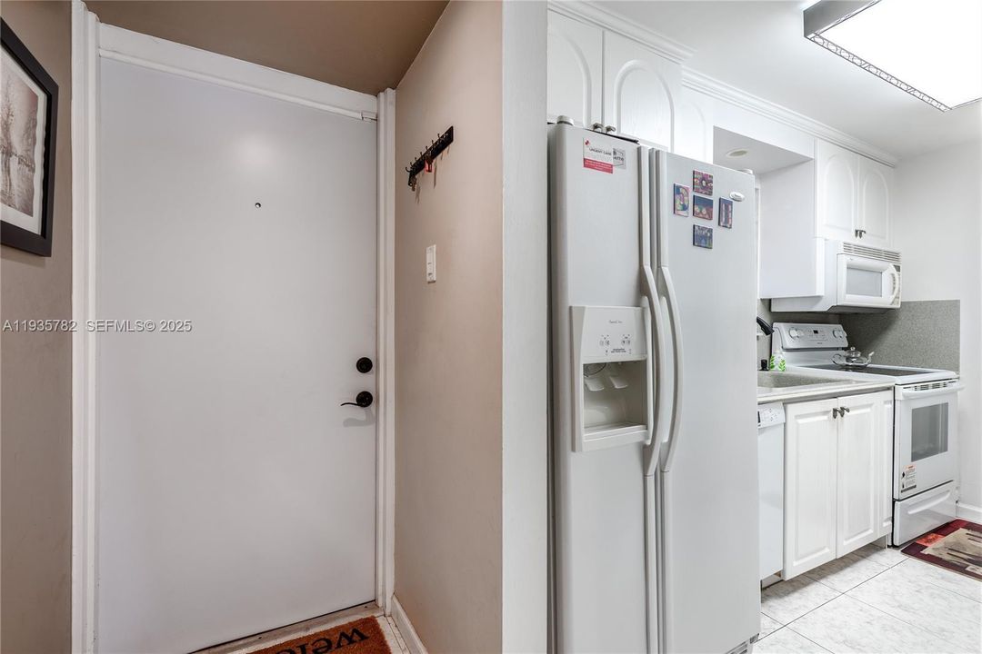 В аренду: $2,600 (2 спален, 2 ванн, 1245 Квадратных фут)