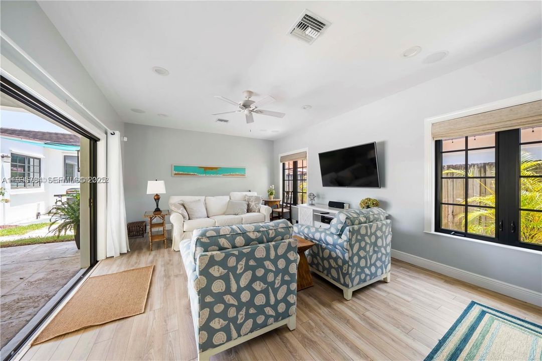 На продажу: $2,250,000 (4 спален, 3 ванн, 2361 Квадратных фут)