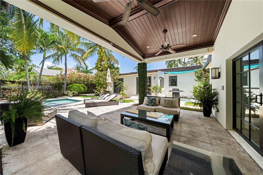 На продажу: $2,250,000 (4 спален, 3 ванн, 2361 Квадратных фут)