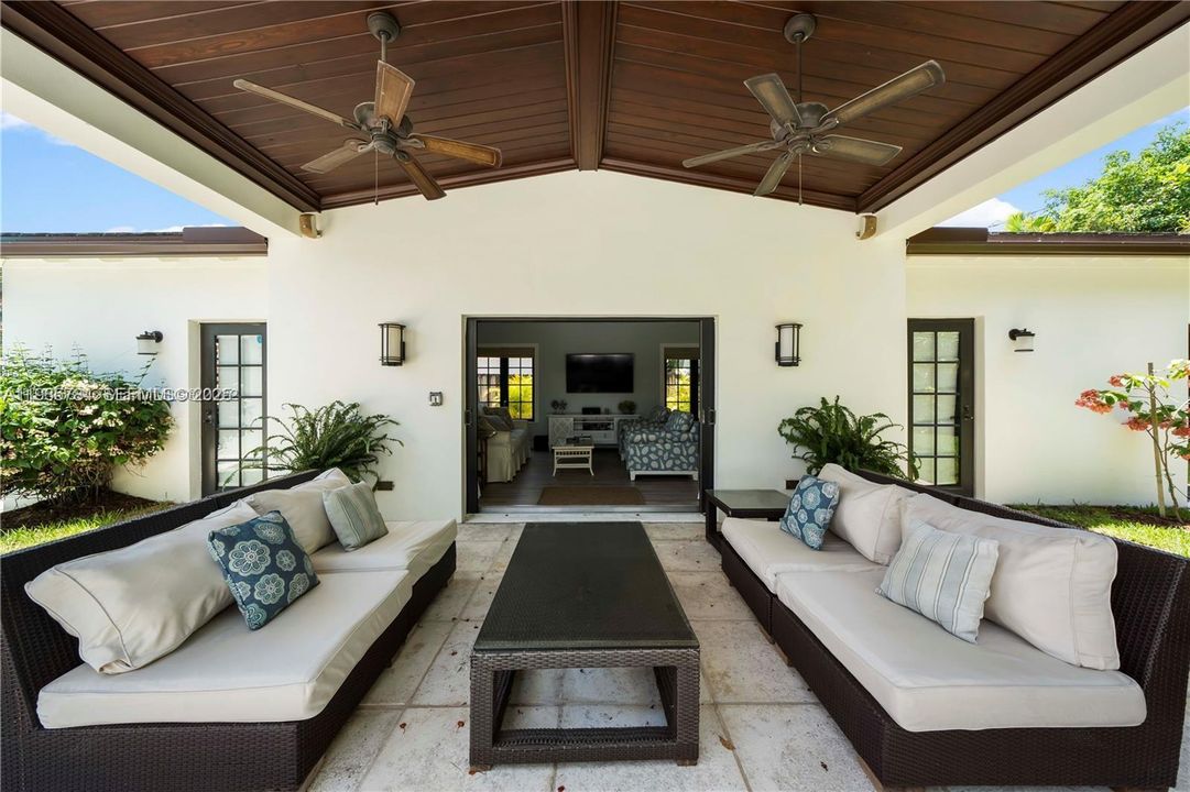 На продажу: $2,250,000 (4 спален, 3 ванн, 2361 Квадратных фут)