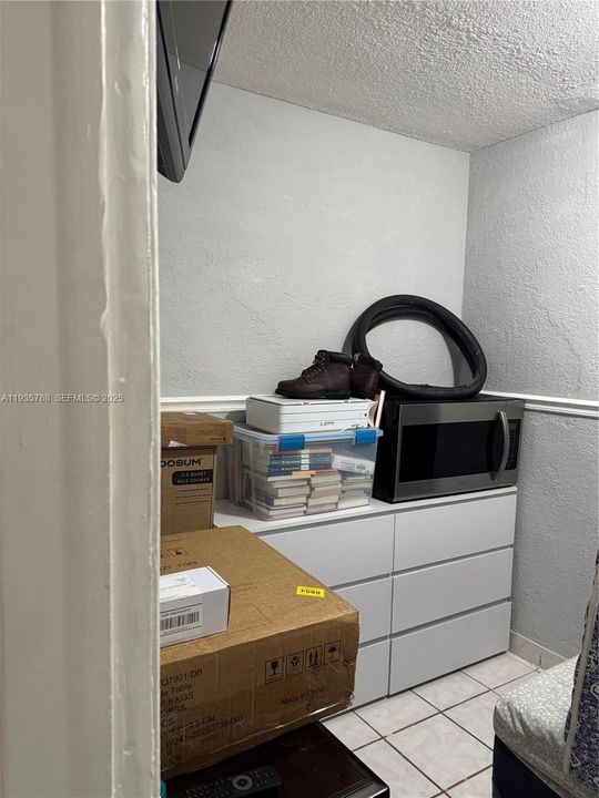 待售: $495,000 (3 贝兹, 1 浴室, 854 平方英尺)