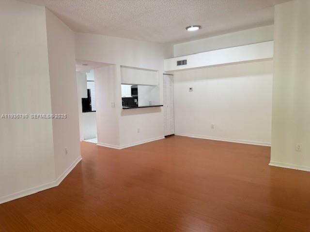 В аренду: $2,200 (2 спален, 2 ванн, 921 Квадратных фут)