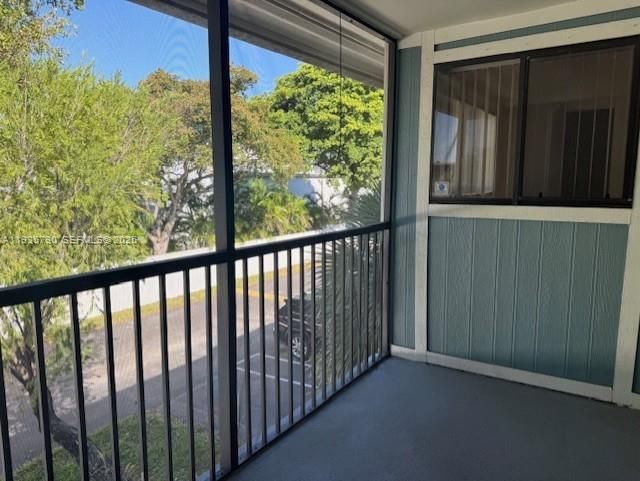 В аренду: $2,200 (2 спален, 2 ванн, 921 Квадратных фут)