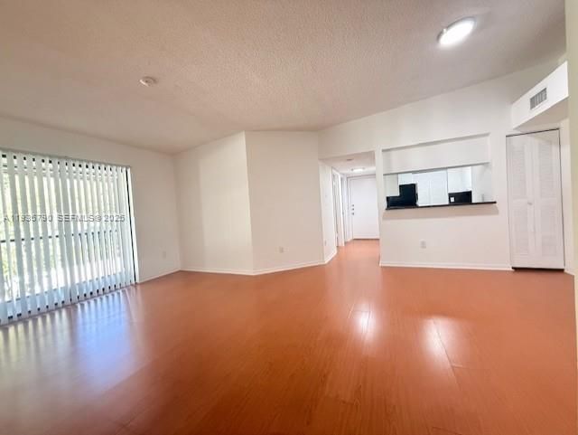 В аренду: $2,200 (2 спален, 2 ванн, 921 Квадратных фут)