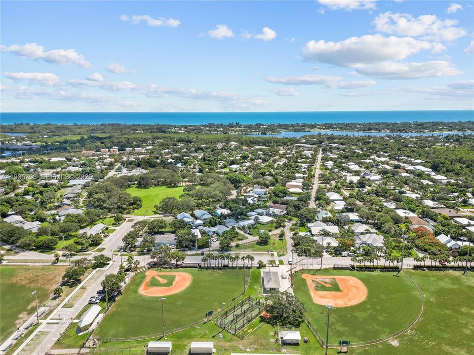 待售: $425,000 (2 贝兹, 2 浴室, 1308 平方英尺)