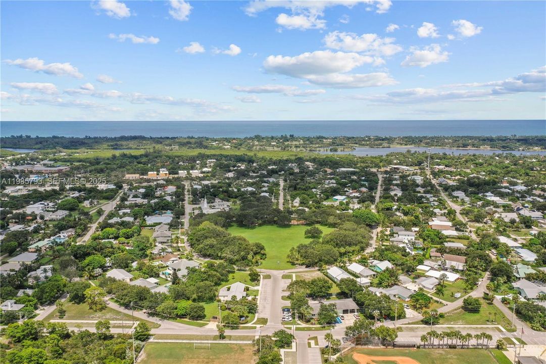 待售: $425,000 (2 贝兹, 2 浴室, 1308 平方英尺)