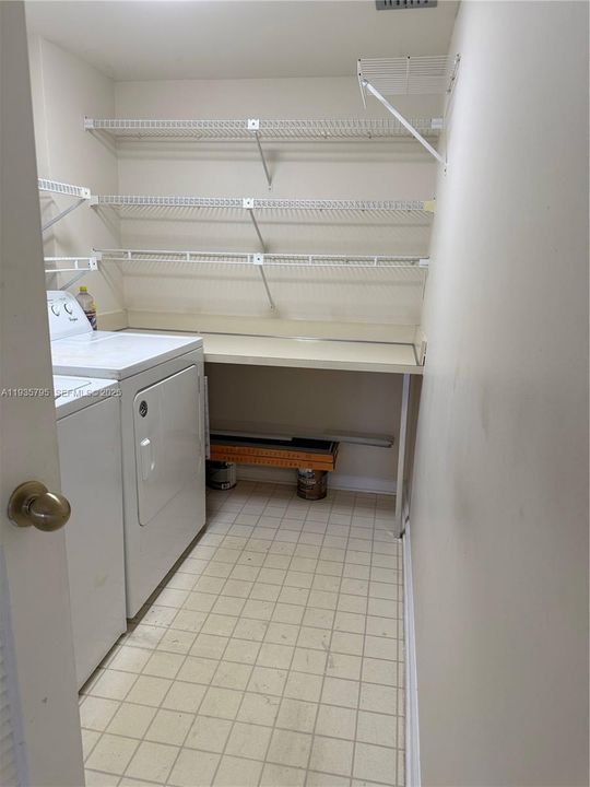 Laundryroom with Storage