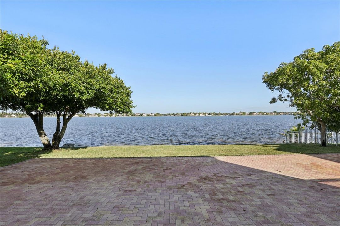 For Sale: $1,100,000 (5 beds, 3 baths, 3628 Square Feet)