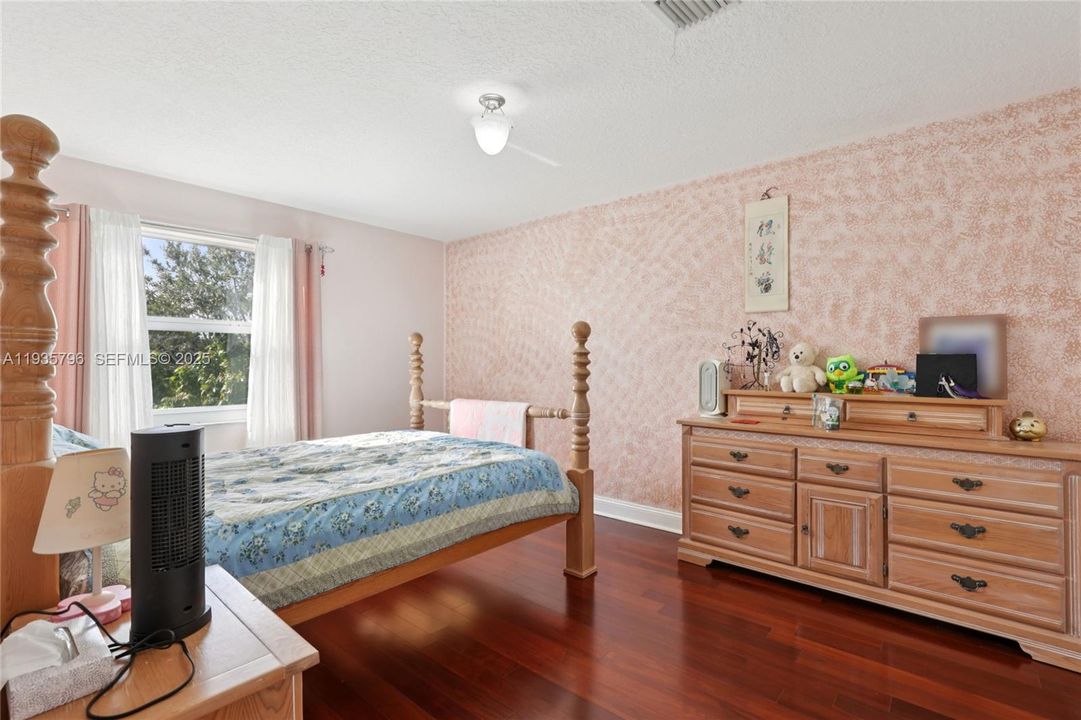 For Sale: $1,100,000 (5 beds, 3 baths, 3628 Square Feet)