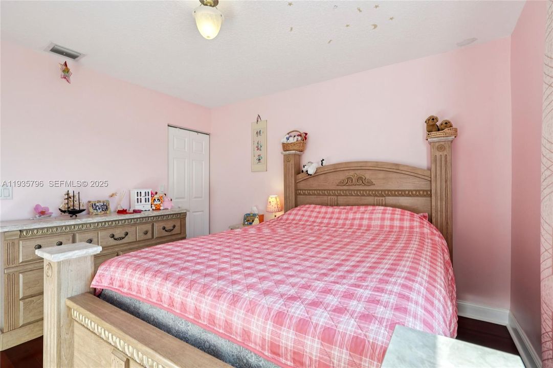 For Sale: $1,100,000 (5 beds, 3 baths, 3628 Square Feet)