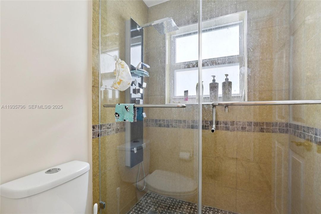 For Sale: $1,100,000 (5 beds, 3 baths, 3628 Square Feet)