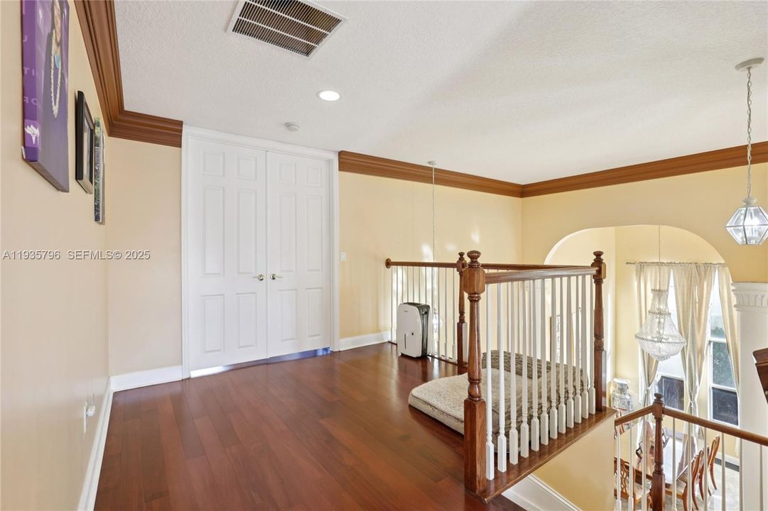 For Sale: $1,100,000 (5 beds, 3 baths, 3628 Square Feet)