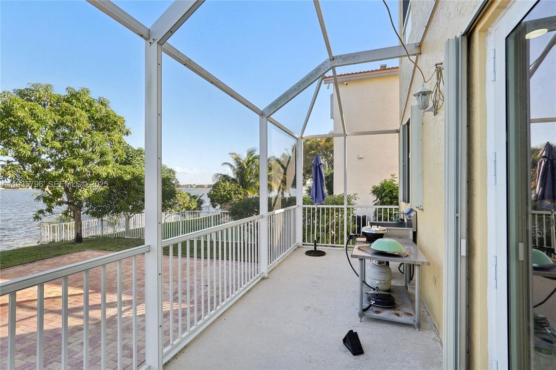 For Sale: $1,100,000 (5 beds, 3 baths, 3628 Square Feet)