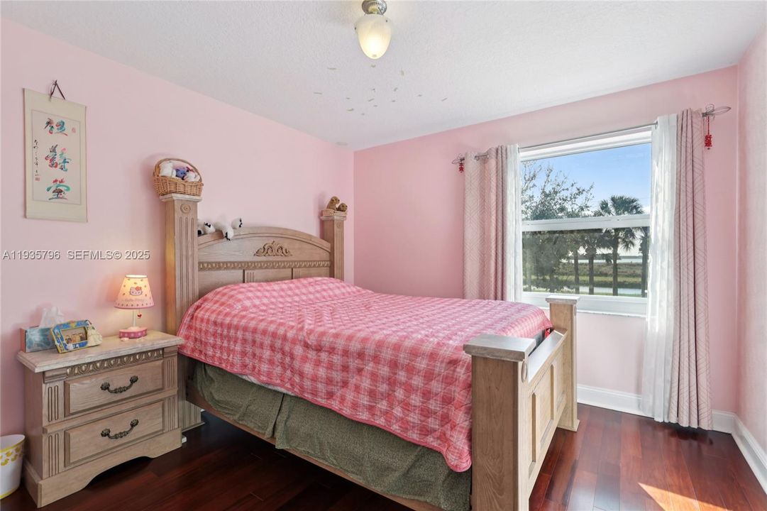 For Sale: $1,100,000 (5 beds, 3 baths, 3628 Square Feet)