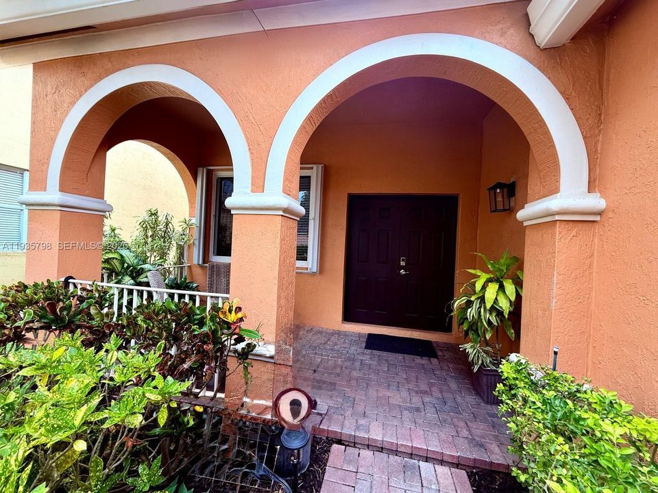 En Renta: $5,200 (4 camas, 2 baños, 2752 Pies cuadrados)