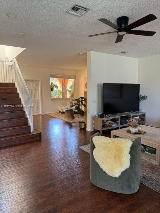 En Renta: $5,200 (4 camas, 2 baños, 2752 Pies cuadrados)