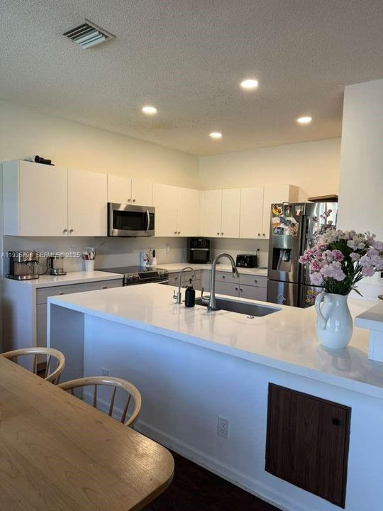 En Renta: $5,200 (4 camas, 2 baños, 2752 Pies cuadrados)