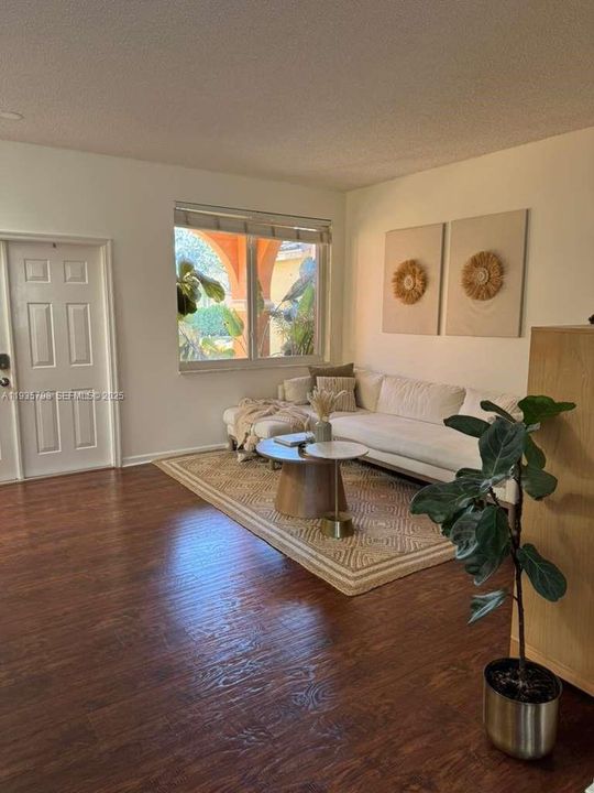 En Renta: $5,200 (4 camas, 2 baños, 2752 Pies cuadrados)