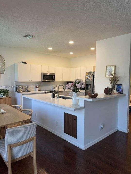 En Renta: $5,200 (4 camas, 2 baños, 2752 Pies cuadrados)