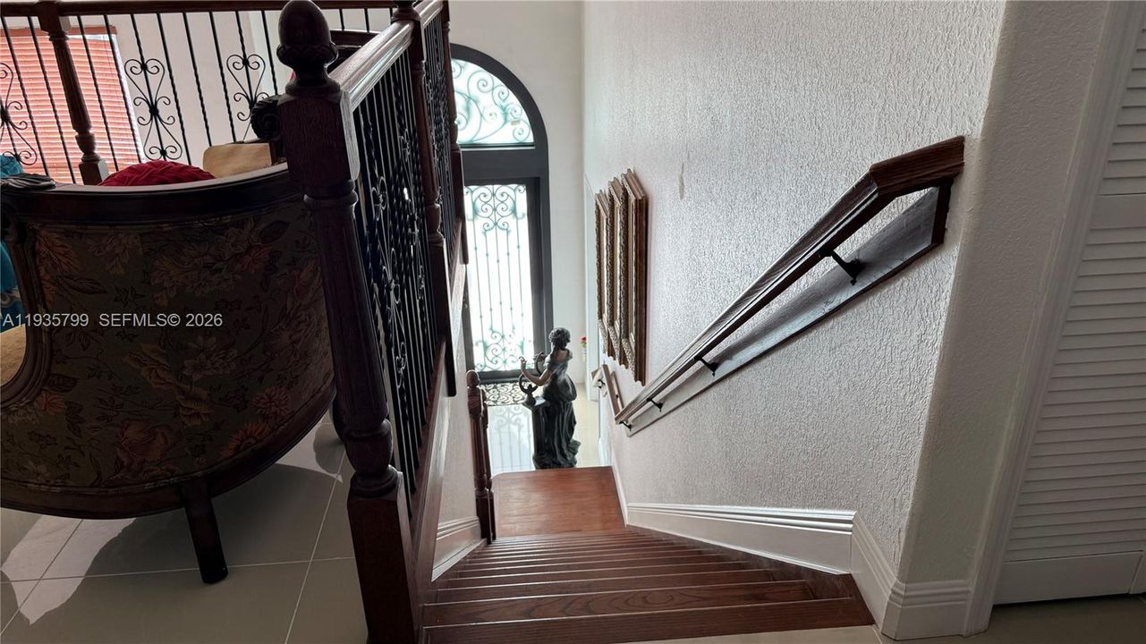 待售: $1,299,000 (5 贝兹, 5 浴室, 2460 平方英尺)