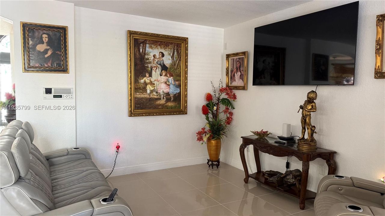 待售: $1,299,000 (5 贝兹, 5 浴室, 2460 平方英尺)