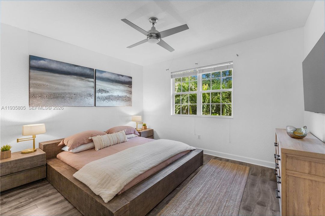 出租: $3,700 (3 贝兹, 3 浴室, 2070 平方英尺)