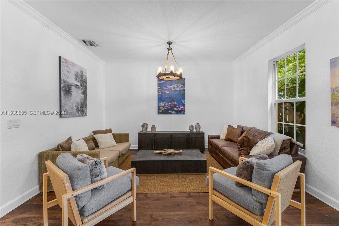 出租: $3,700 (3 贝兹, 3 浴室, 2070 平方英尺)