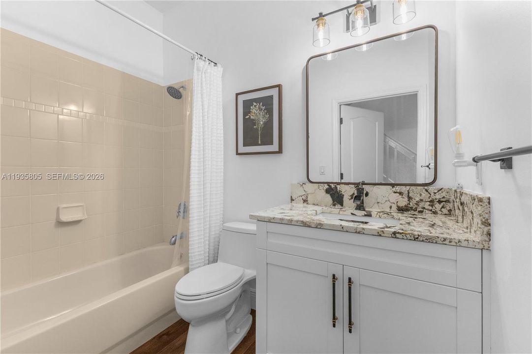 出租: $3,700 (3 贝兹, 3 浴室, 2070 平方英尺)