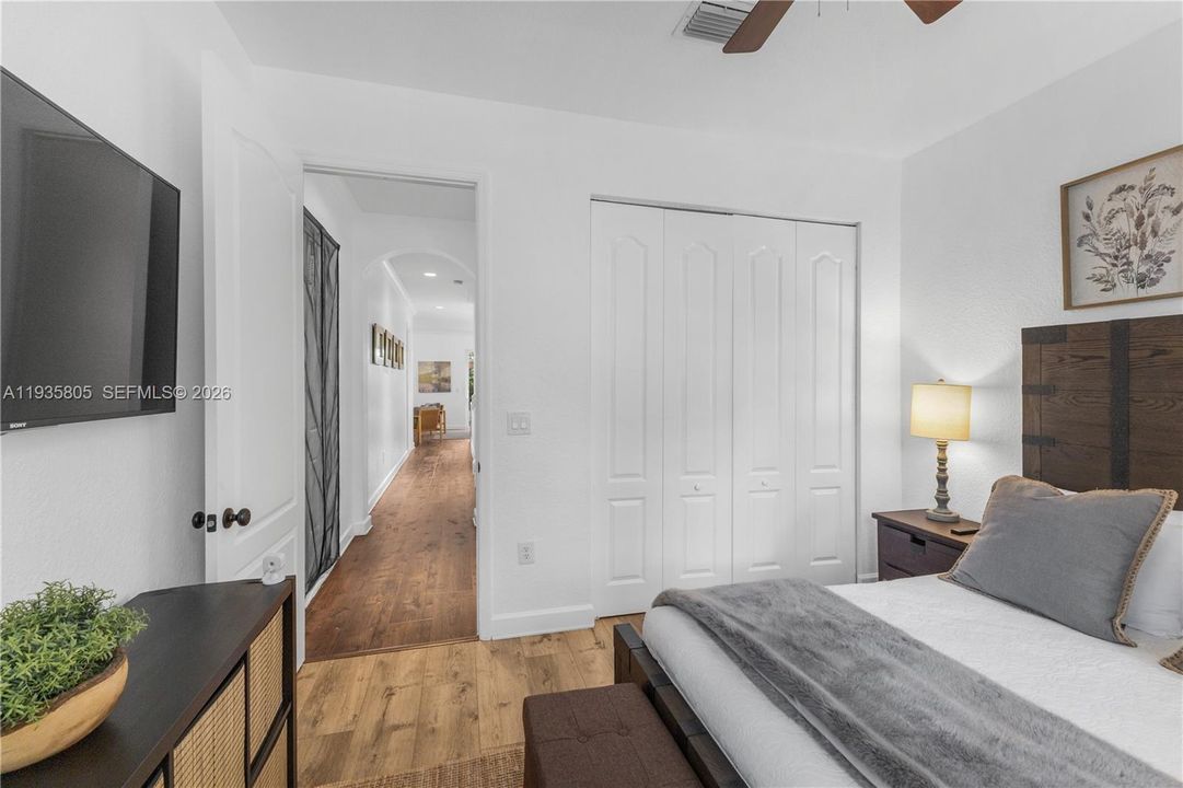 出租: $3,700 (3 贝兹, 3 浴室, 2070 平方英尺)