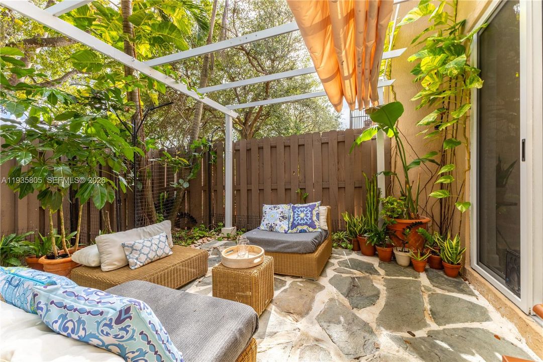 出租: $3,700 (3 贝兹, 3 浴室, 2070 平方英尺)