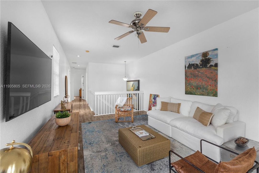 出租: $3,700 (3 贝兹, 3 浴室, 2070 平方英尺)