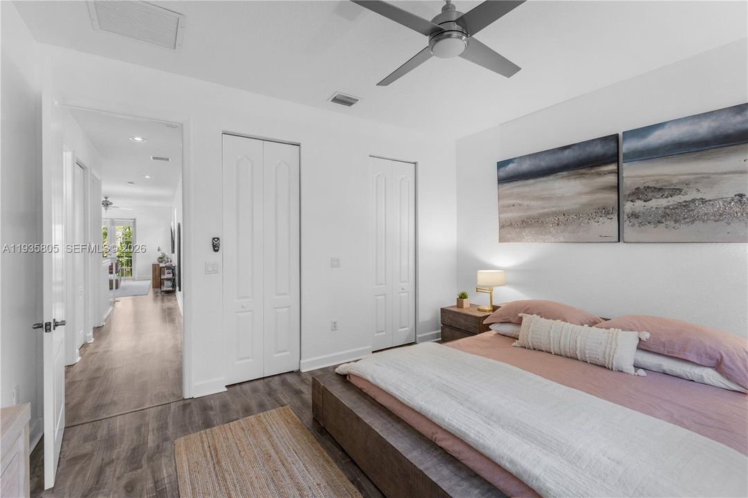 出租: $3,700 (3 贝兹, 3 浴室, 2070 平方英尺)